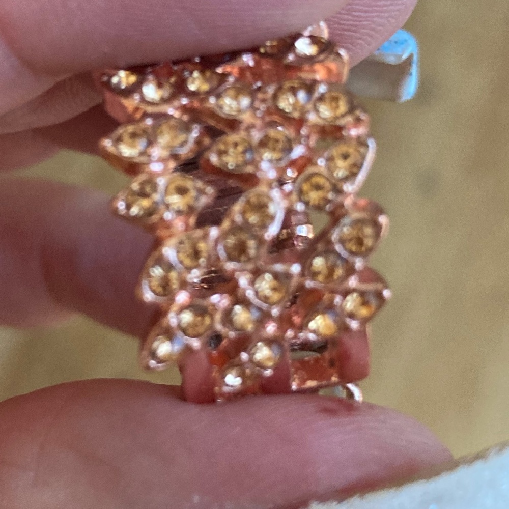NWOT ROSE GOLD STRETCH RING - Picture 3 of 4